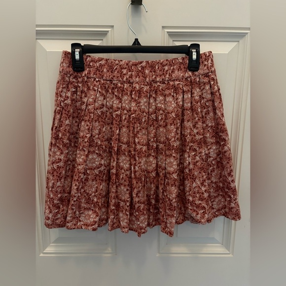American Eagle Floral Pleated Mini Skirt Size M NWT - Picture 6 of 9